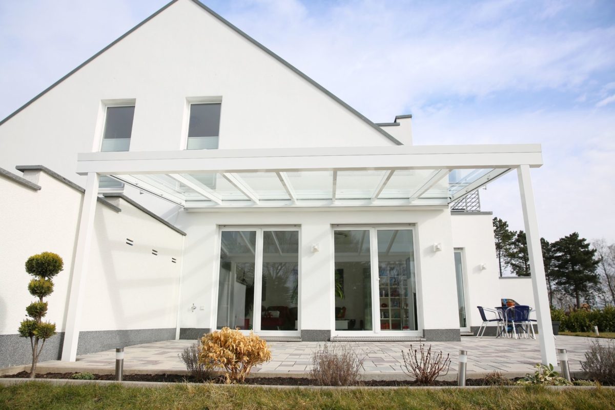 Terrassenüberdachung weiß